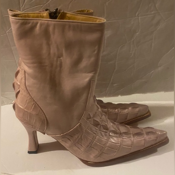 Botas Pink Alligator Spiked Boots - Picture 3 of 6